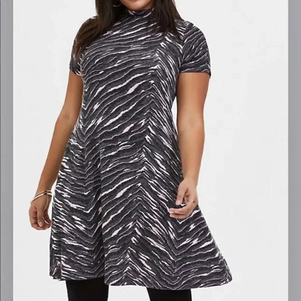 Torrid DARK GREY & PINK ZEBRA HACCI MOCK NECK TRAPEZE DRESS 0 - Picture 1 of 11